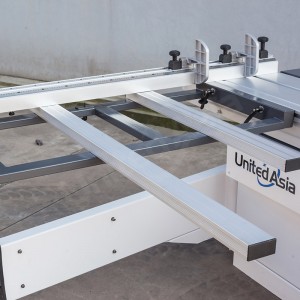 UA3000S-Traitement-Utilisé-Scie-à-table-coulissante-pour-menuisier-3