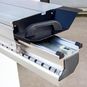 UA300A-Sliding-Table-Saw-5